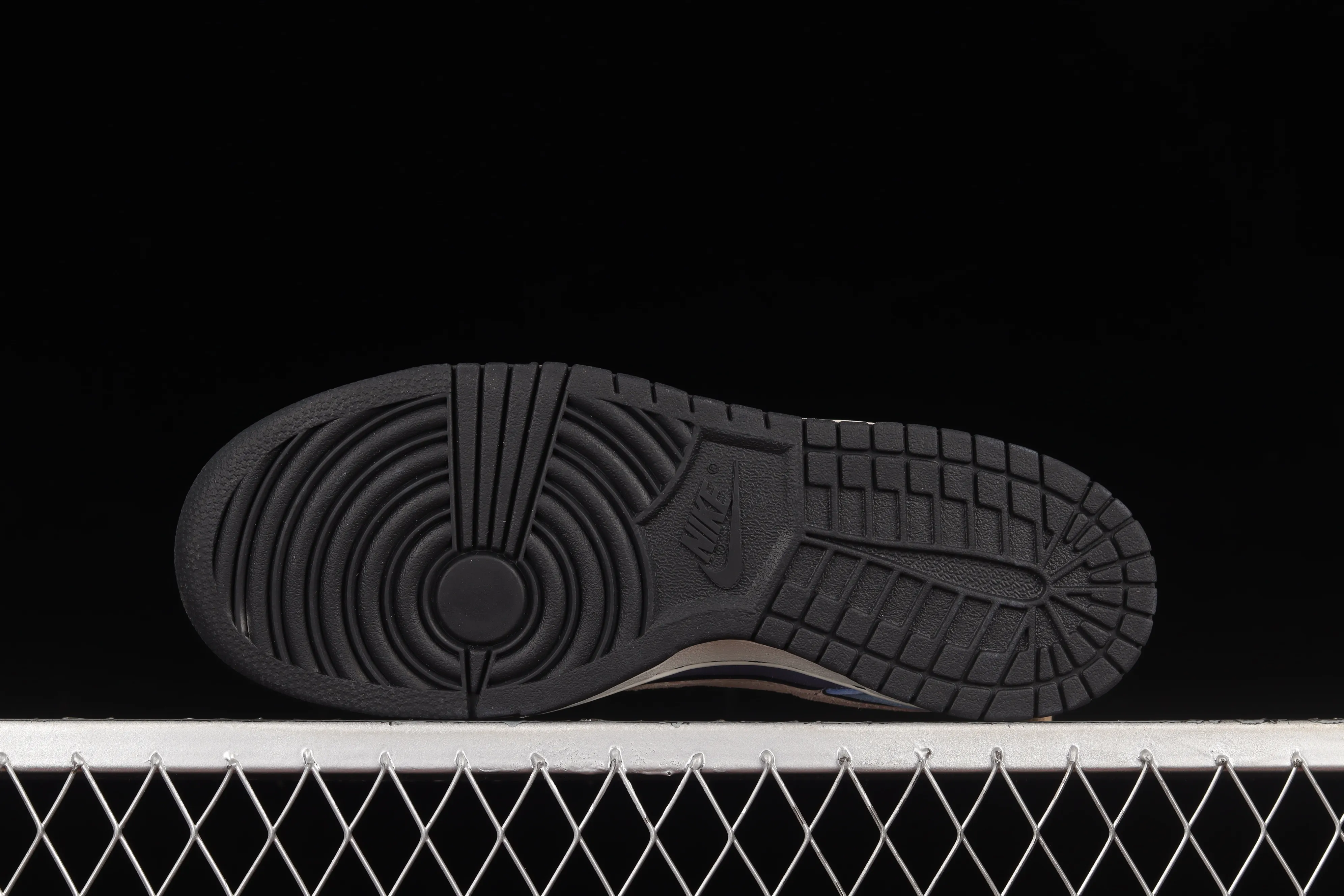 All Categories Nk SB Dunk Series Nk SB Dunk Low Low-top sneakers Otomo Katsuhiro x Nk SB Dunk Low "Steamboy OST" Otomo Katsuhiro co-branded SB low-top sports and leisure sneakers LF0039-014
